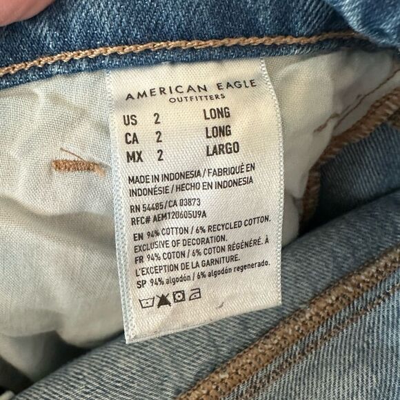 American Eagle Mom Jeans Medium Wash Denim Size 2 Long - Picture 6 of 6